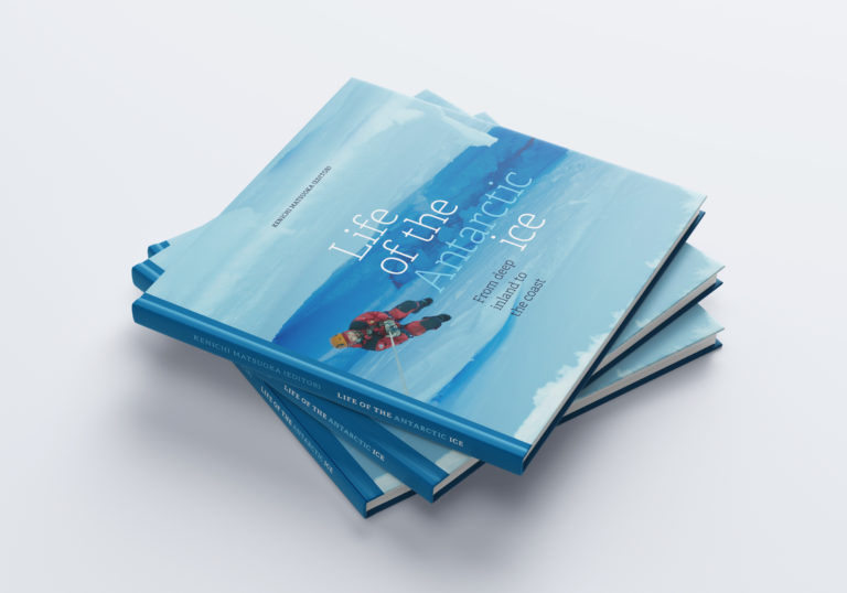 Stabel med bøker - Life of the Antarctic ice
