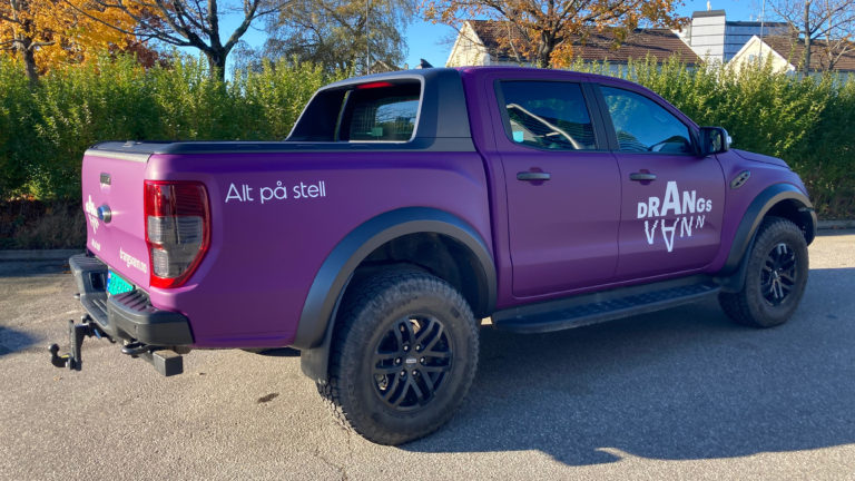 Helfoliering av bil for Drangsvann